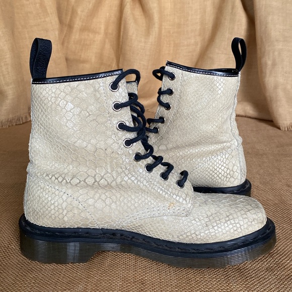 Dr Martens Pascal 1460 Snakeprint Cream High Shine Lace up Combat Boots - Picture 6 of 15